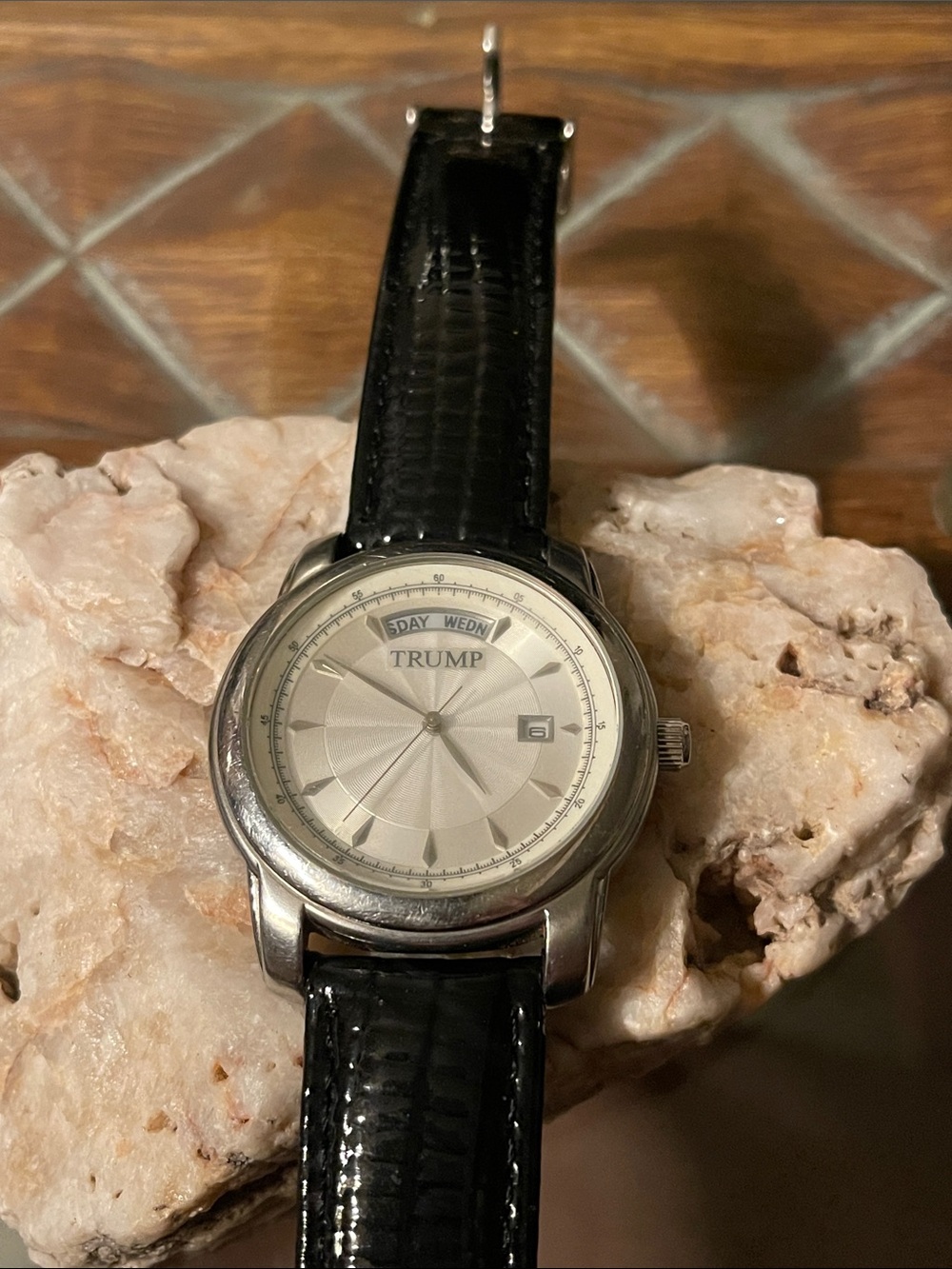 Trump Men's Black Leather Strap Stainless Watch - Silver Dial